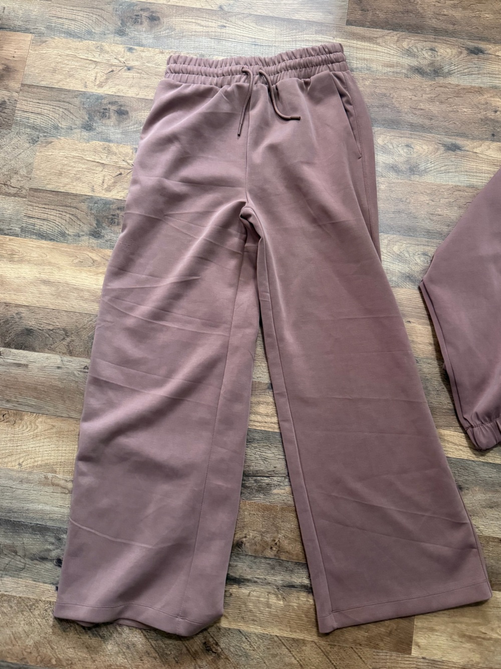 All in motion • Airy Sleek Women's Mauve Cropped Zip Jacket & Wide Leg Pants Set - Picture 3 of 6